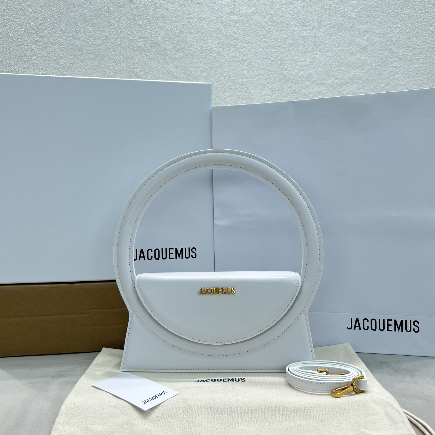Jacquemus_Le_sac_Rond_Ha